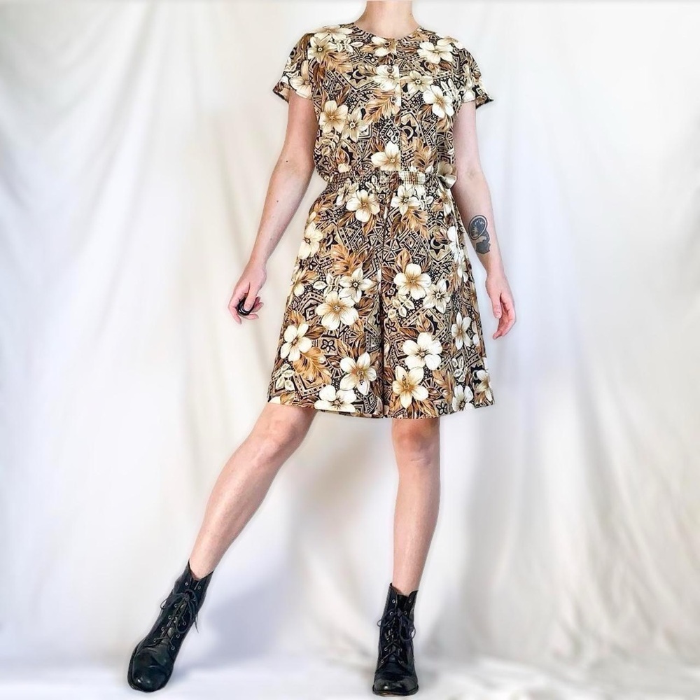 Vintage 90s Tan Tropical Hibiscus Floral Print 2 Piece Shorts Set - Picture 8 of 9